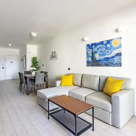 شقة Casa Kenzo With Parking By Napoliapartments