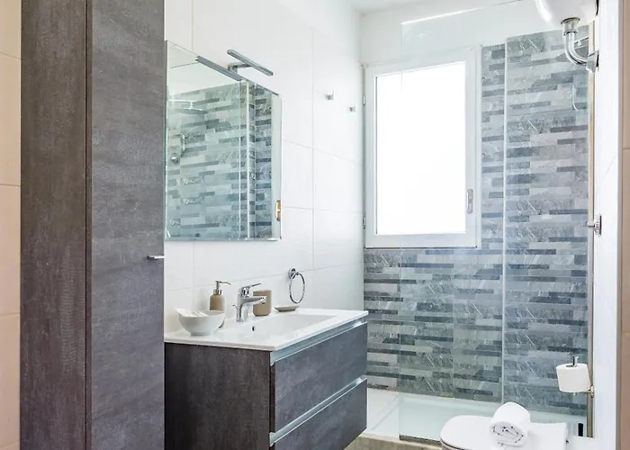 Casa Kenzo With Parking By Napoliapartments